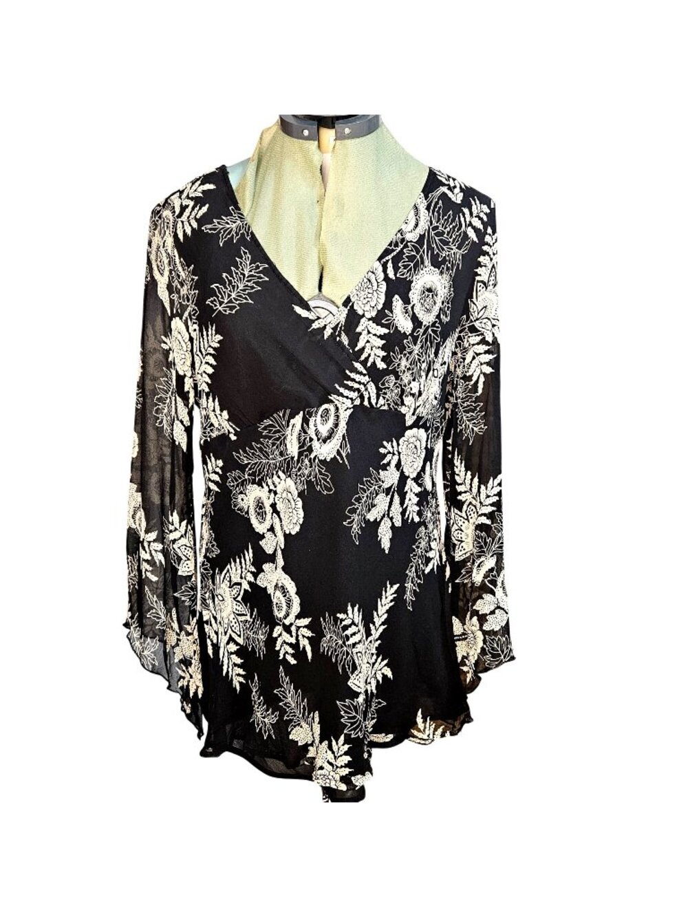 Woman's New York City Design co silk dark whimsey romantic floral blouse black L - Picture 1 of 8